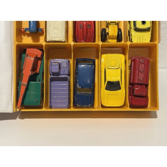Vintage Car Carry Collector's Case with Diecast Cars Trucks 15 Mixed Toy Lot - Picture 10 of 10